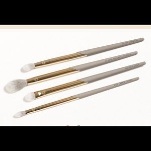 New In Box COMPLEX CULTURE
4 Piece Face & Eye Brush Set